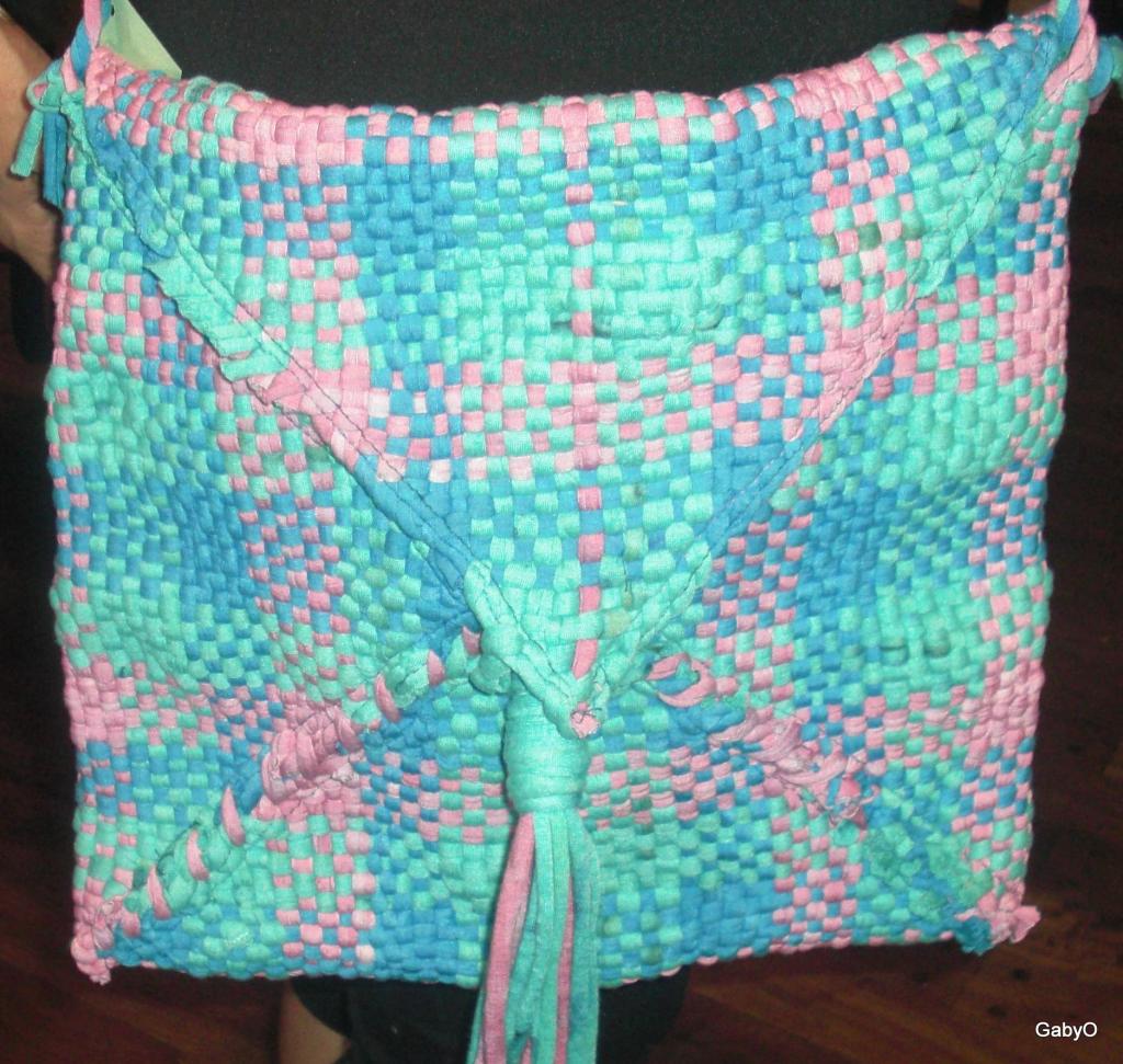 Cartera en totora multicolor forrada en tela impermeable - Bastidor Cuadrado