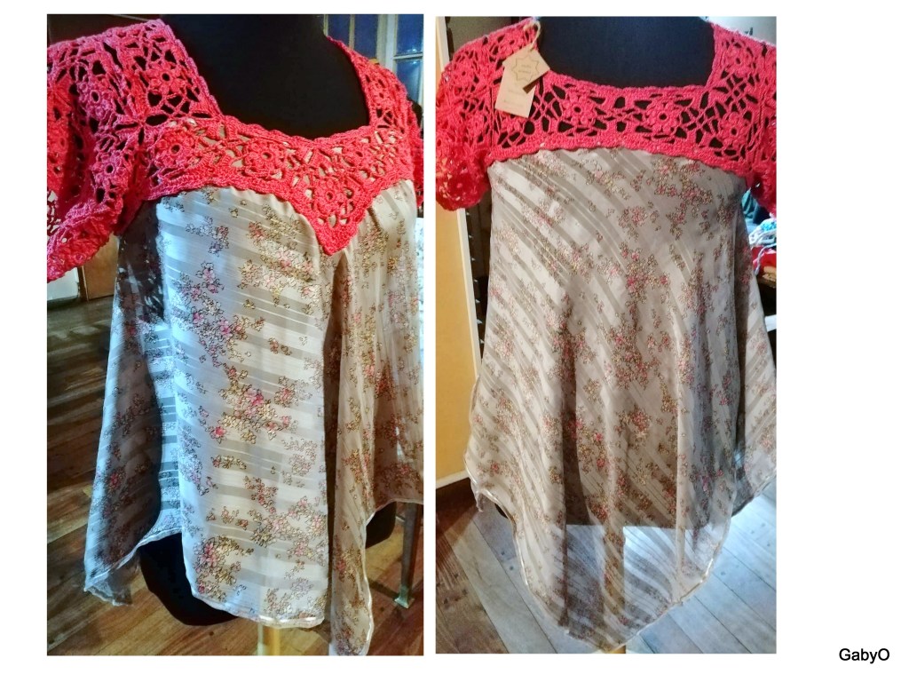Remera/Camisola en seda gris estampada con canesú y mangas caídas